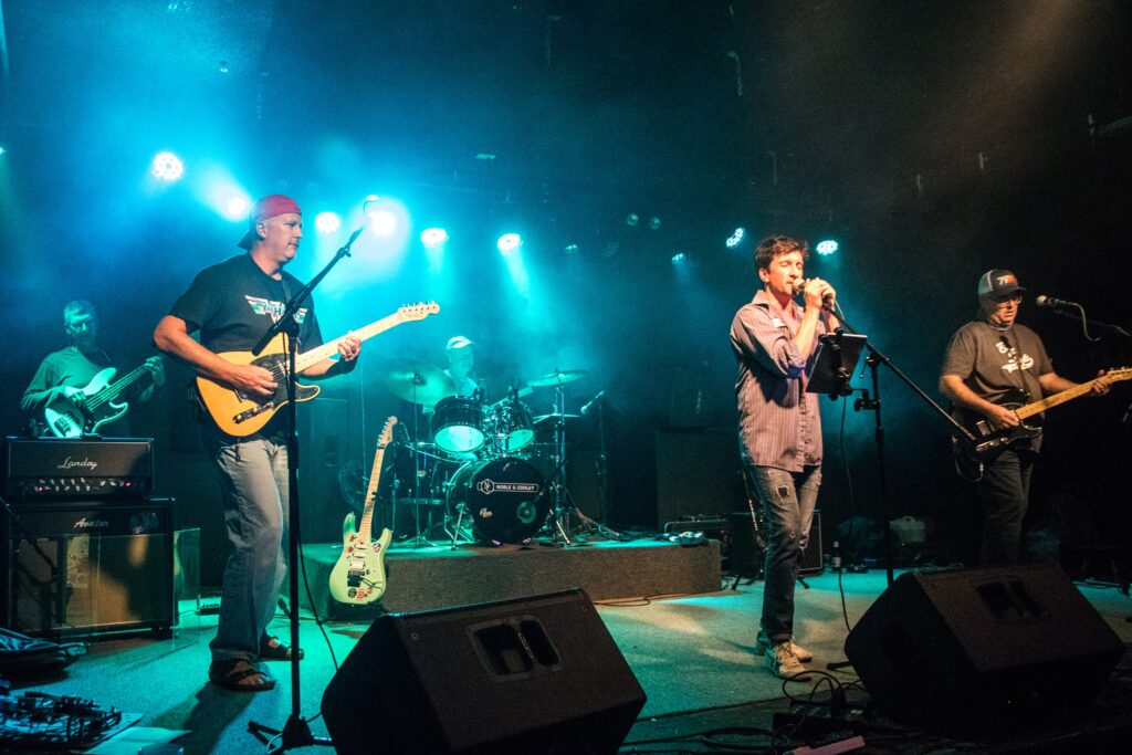 This image has an empty alt attribute; its file name is dublin-dads-in-the-dark-1024x683.jpeg